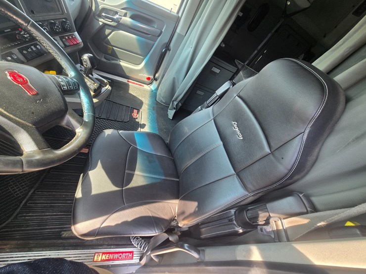 2018-kenworth-t680-image-51