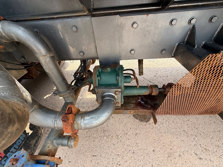 2019-peterbilt-389-image-18