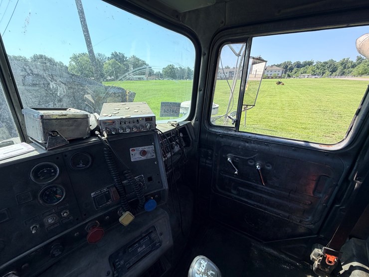 1993-mack-dm690s-image-109