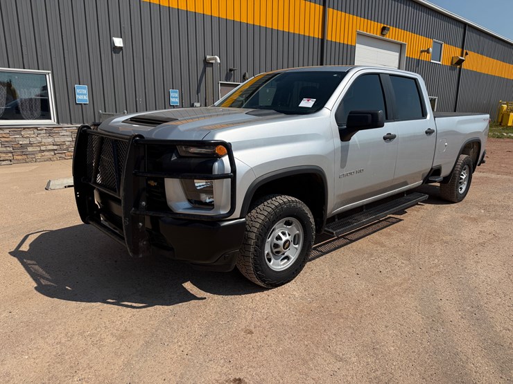 2021-chevrolet-silverado-2500hd-image-2