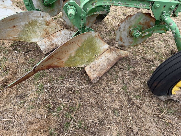 john-deere-pull-type-three-bottom-plow-image-10