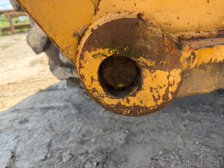 2000-deere-710d-image-96