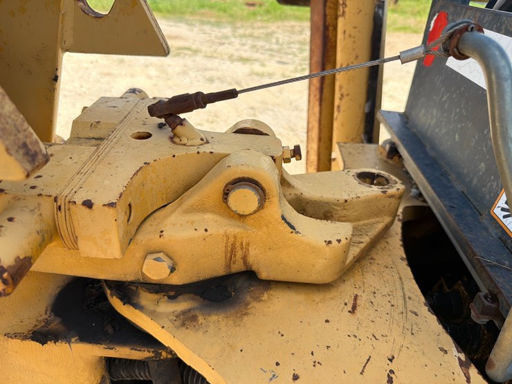 2000-deere-710d-image-90