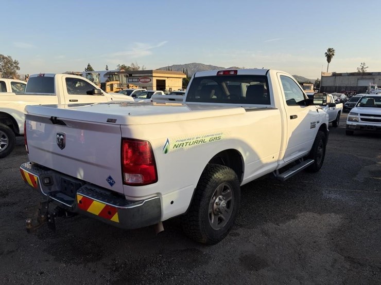 2016-dodge-2500-image-4
