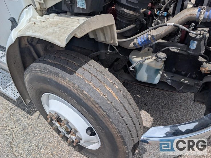 2011-freightliner-m2-stakebed-truck-image-6