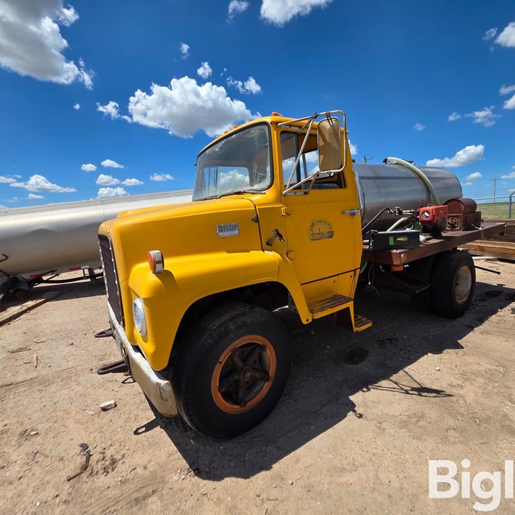 1974 FORD L8000