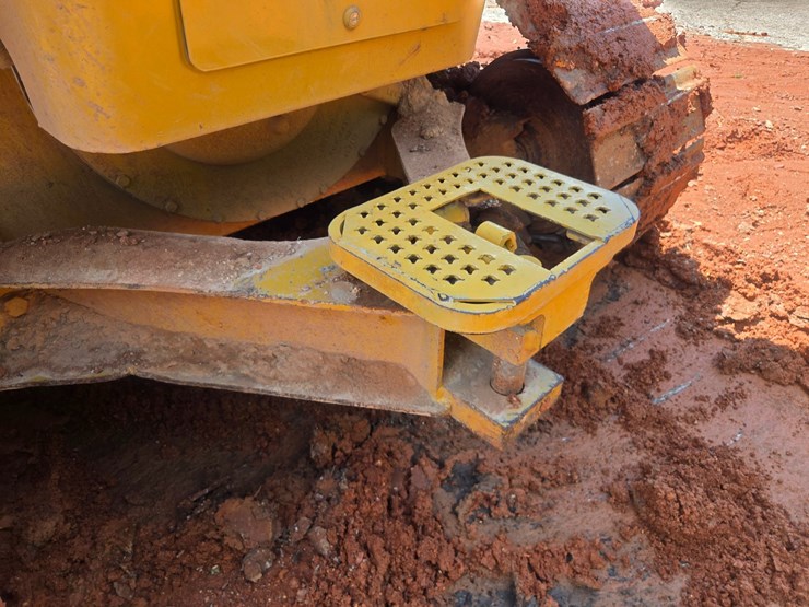 2005-caterpillar-d5n-xl-image-85