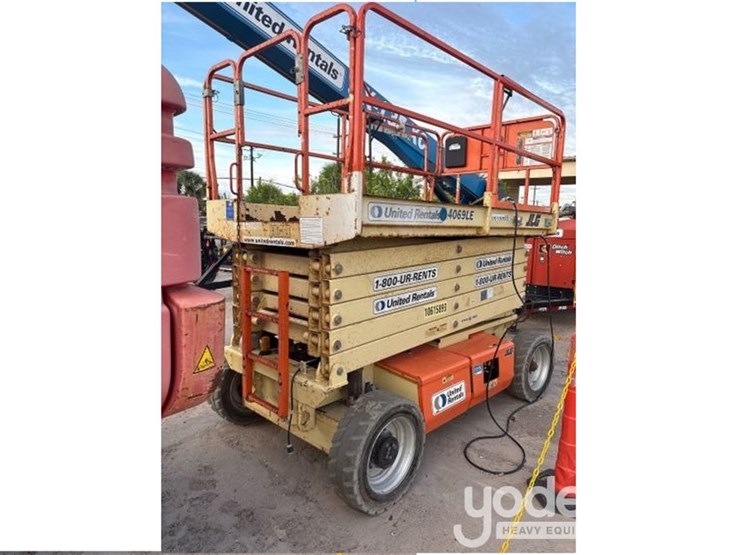 2017-jlg-4069le-image-4
