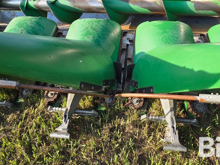 2010-john-deere-608c-image-9