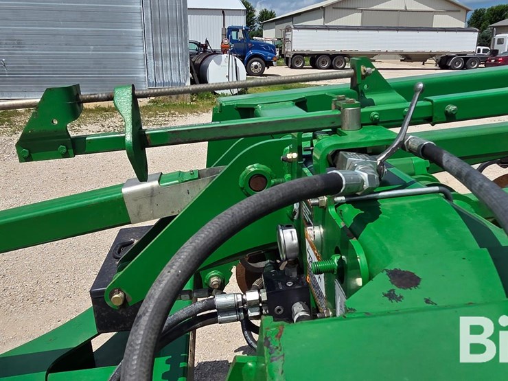 2010-john-deere-2700-image-16