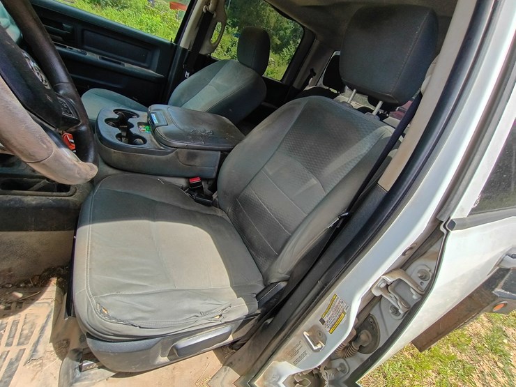 2014-dodge-3500-image-23