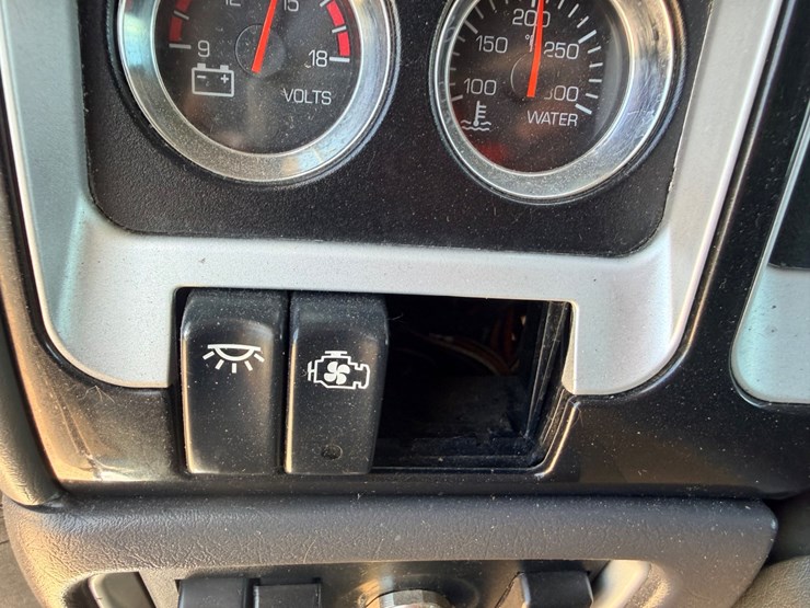 2010-kenworth-t800-image-126
