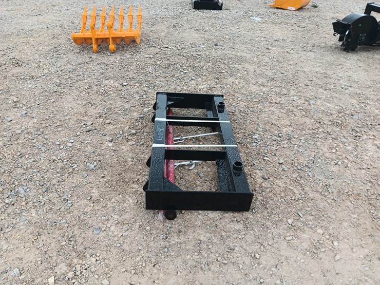 #l75-048-•-future-bale-spears-skid-steer-attachment-image-3