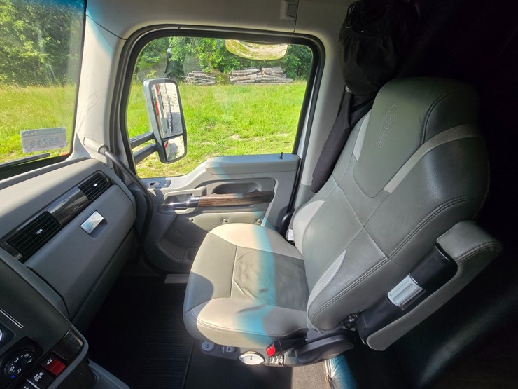 2019-kenworth-t880-image-53