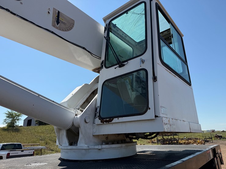 2012-peterbilt-367-image-13
