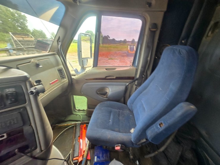 2011-kenworth-t700-image-62