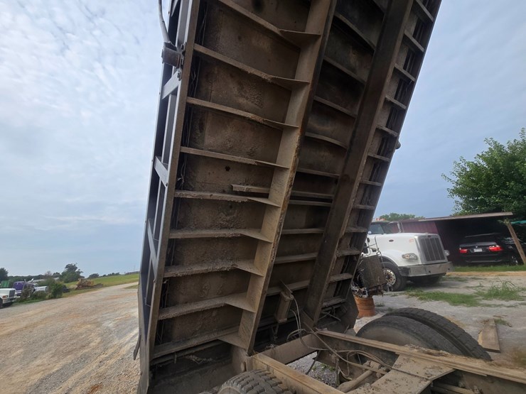 2011-kenworth-t700-image-28
