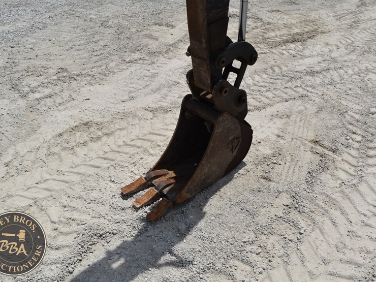 2020-deere-35g-image-15