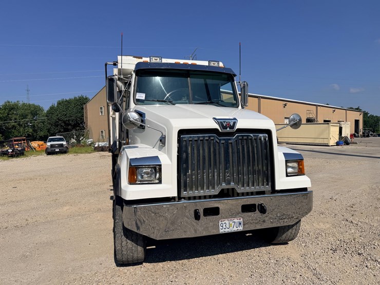 2016-western-star-4700-image-23
