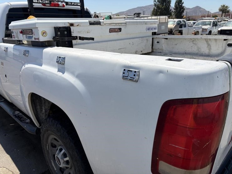 2012-gmc-sierra-3500-image-5