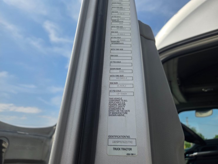 2019-kenworth-t680-image-44