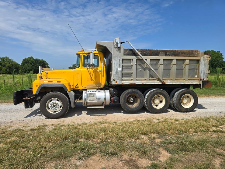 2002-mack-rd688s-image-6