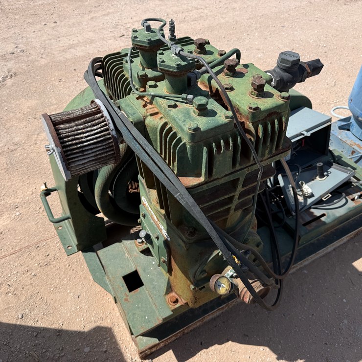 QUNICY MODEL 390, 69.2-CFM / 200-PSI INDUSTRIAL AIR COMPRESSOR MTD ON SKID