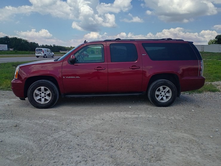 2009-gmc-yukon-xl-image-3