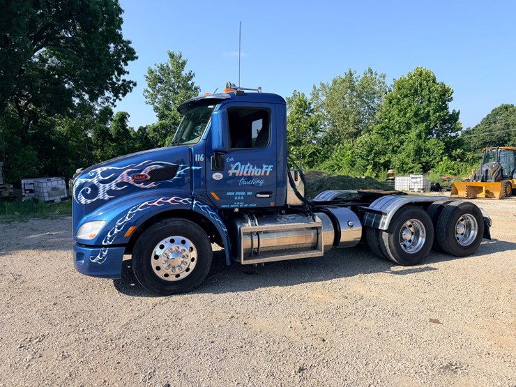 2021-peterbilt-579-image-4