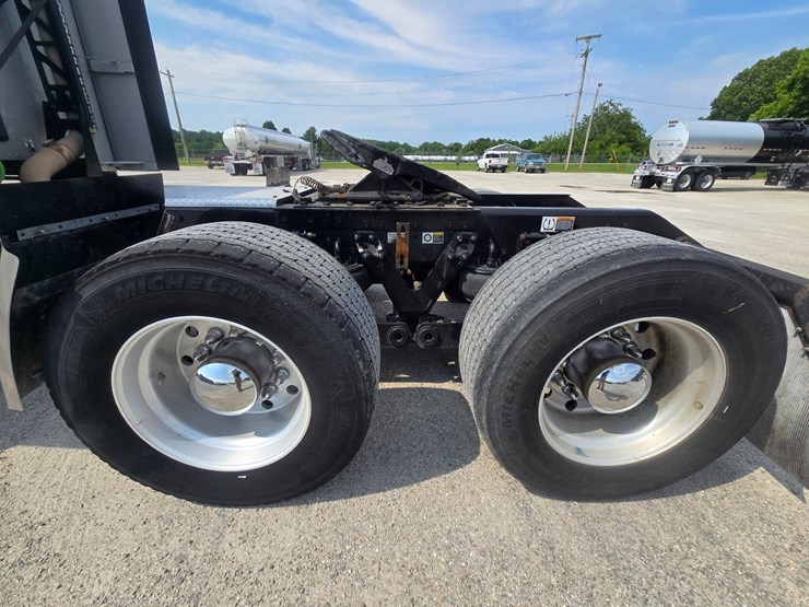 2018-kenworth-t680-image-73