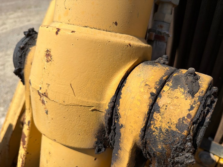 2000-deere-710d-image-60