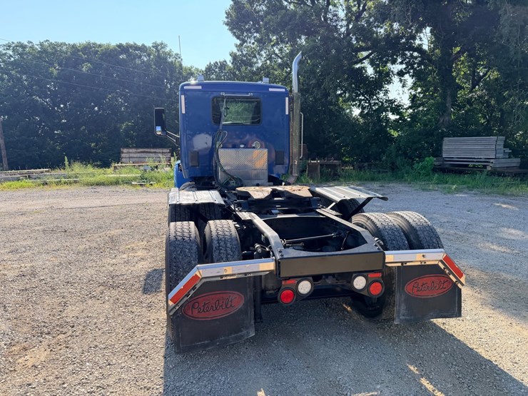 2021-peterbilt-579-image-14