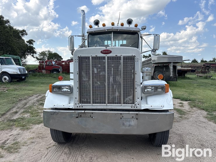 1982-peterbilt-359-image-2