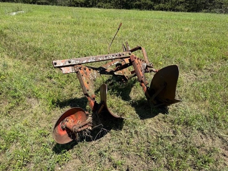 allis-chalmers-2-bottom-plow-image-2