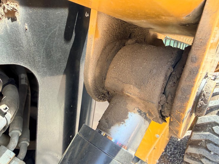2014-caterpillar-272d-image-85