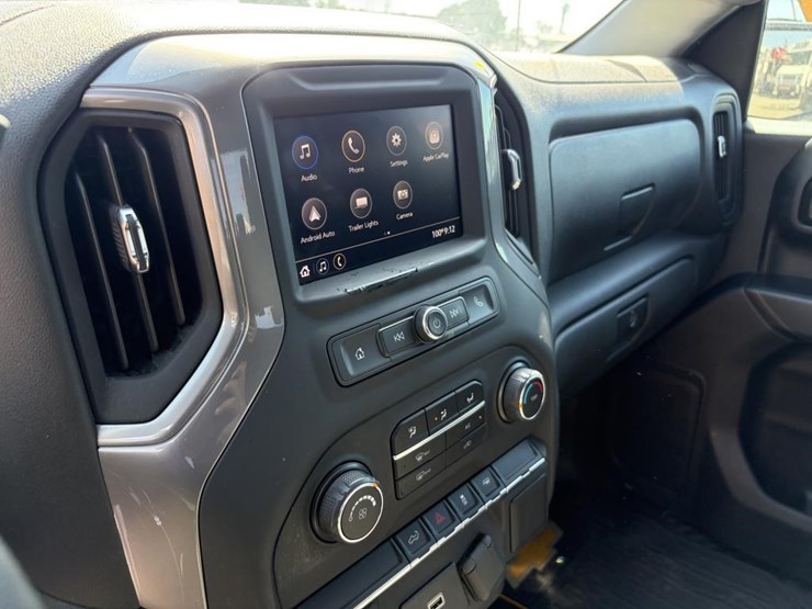 2020-chevrolet-silverado-1500-image-17