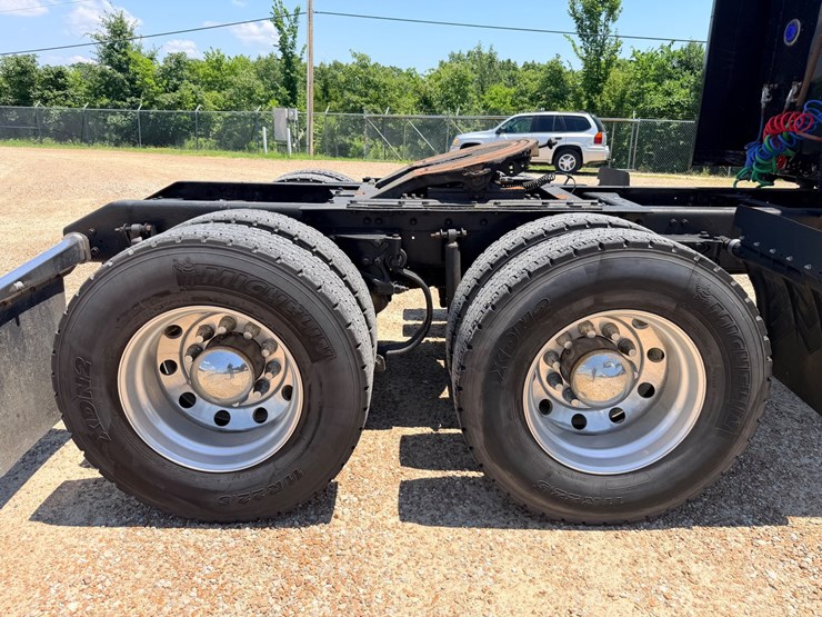 2010-kenworth-t800-image-82