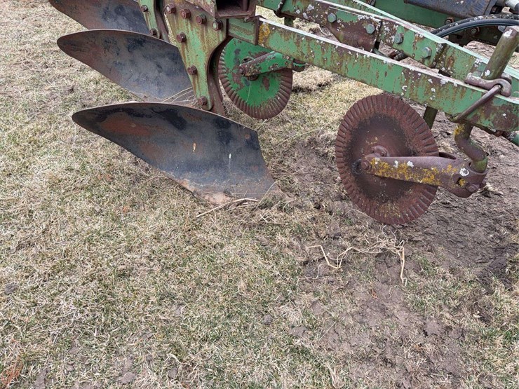 john-deere-pull-type-four-bottom-plow-image-10