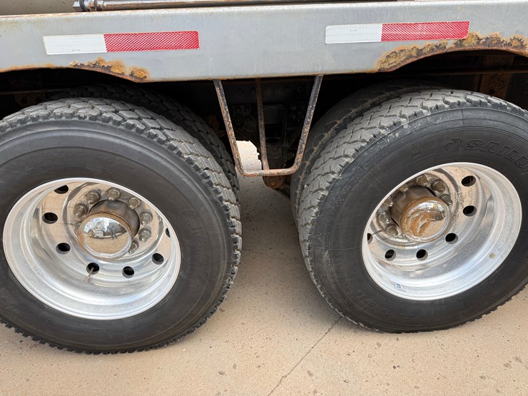 2017-kenworth-t880-image-42