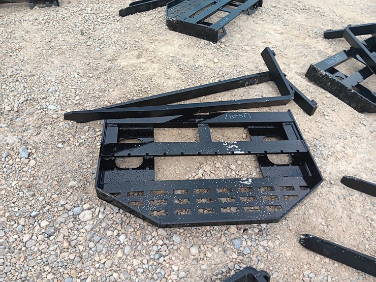 #l75-037-•-future-pallet-fork-skid-steer-attachment-image-3