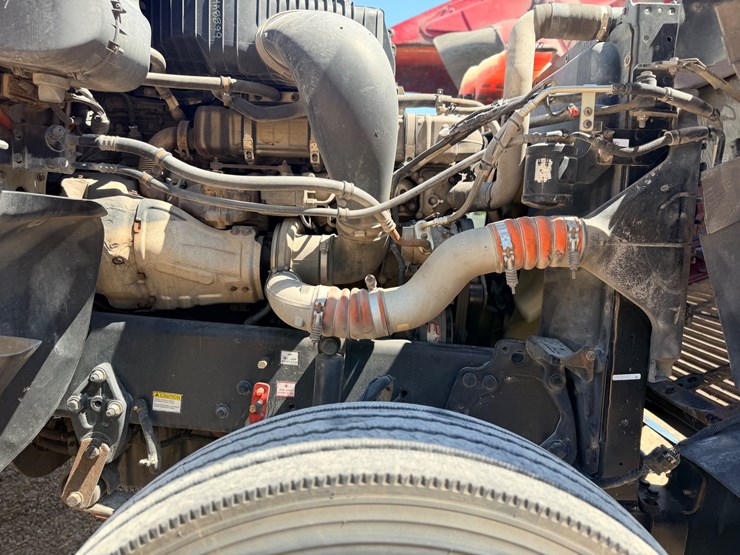 2016-freightliner-122sd-image-35