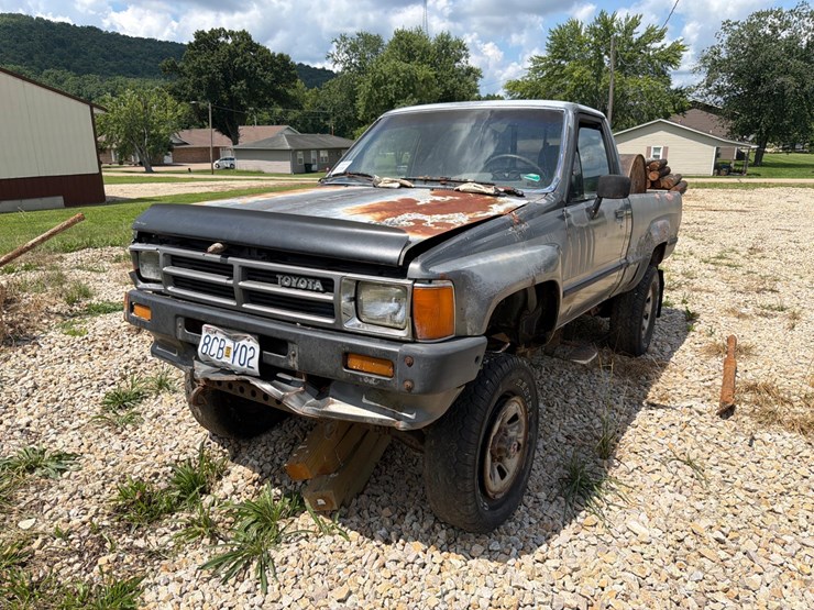 #22709-•-1987-toyota-pickup-truck-(nonrunner)-image-1