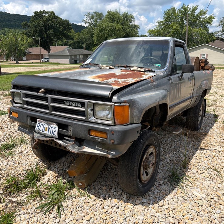 #22709 • 1987 Toyota Pickup Truck (nonrunner)