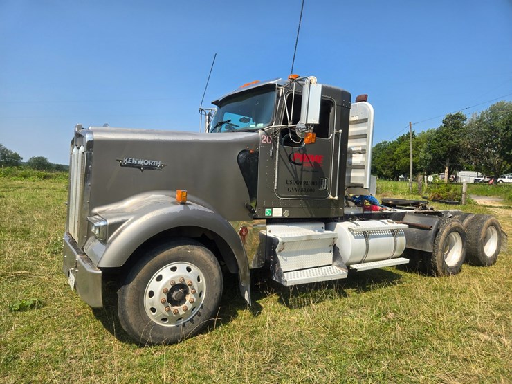 2002-kenworth-w900-image-3