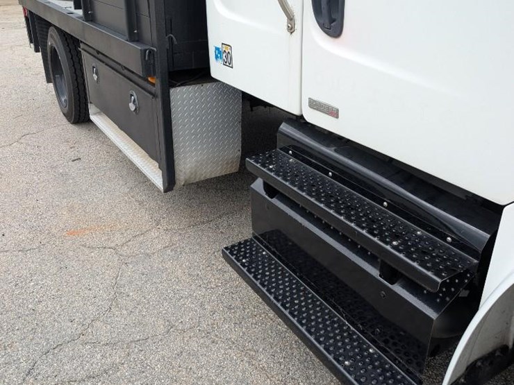 2012-freightliner-m2-stakebed-truck-image-8