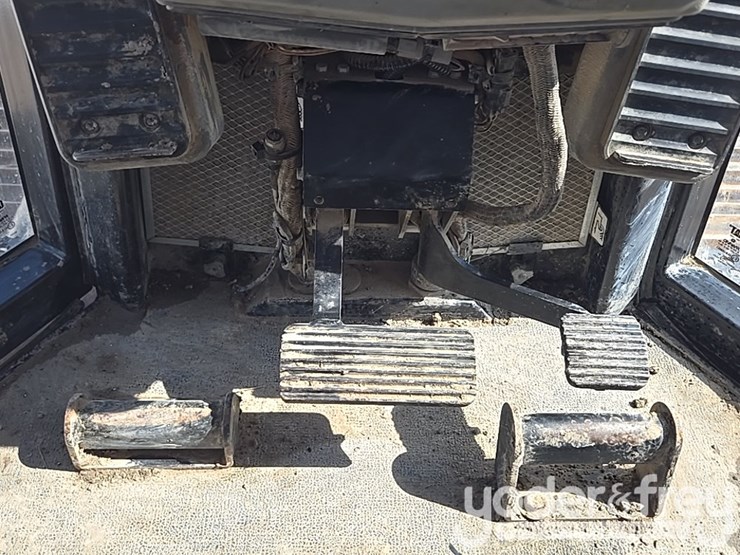 2018-caterpillar-d6n-lgp-image-61