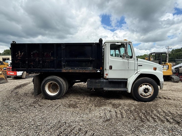 2000-freightliner-fl70-image-5