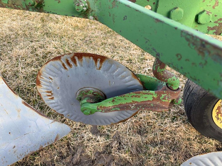 john-deere-pull-type-two-bottom-plow-image-34