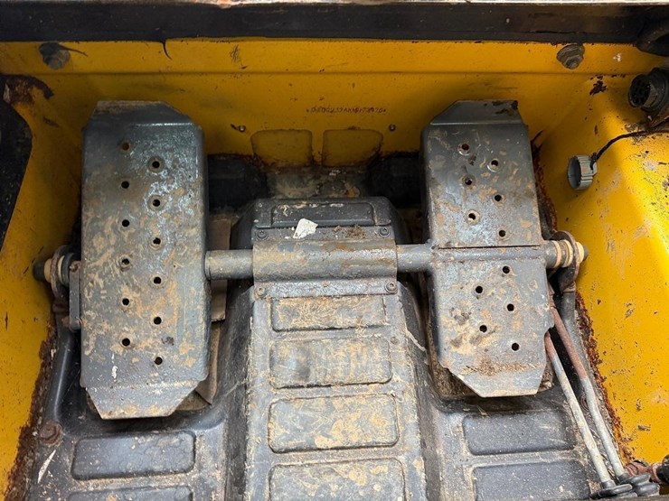 2019-new-holland-c232-image-20
