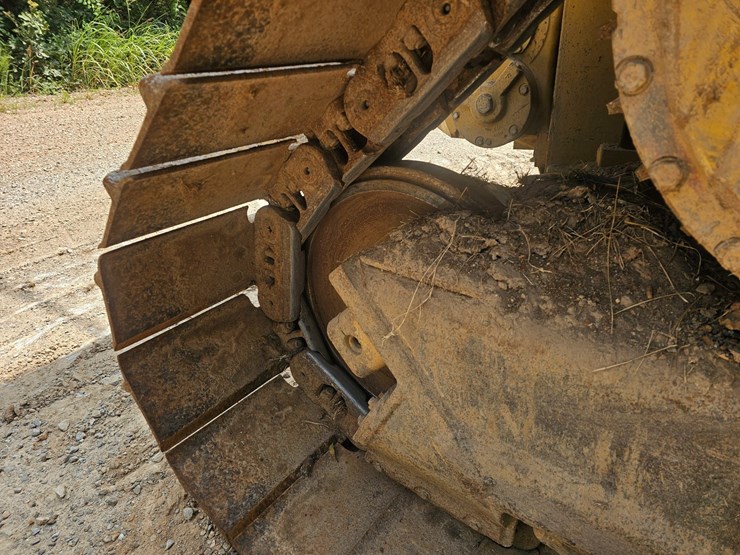 2019-caterpillar-d6-image-77
